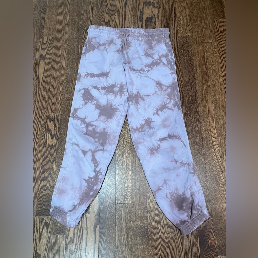 Aritzia tna lavender tie dye joggers with pockets.  Size Small